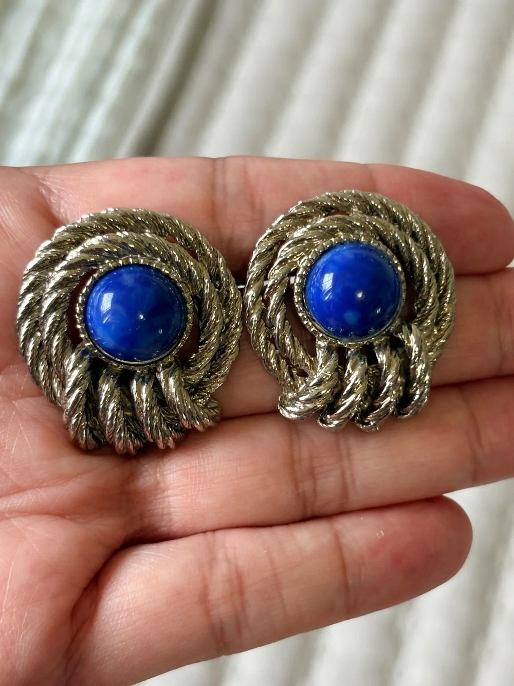 Vintage Silver/Pewter-tone Rope Textured Blue Cabochon Swirl Stud Earrings Glam